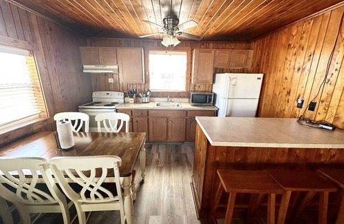 Nags Head Cabaña | OBX Dog-friendly Ocean Cottage 3- Steps to Beach!