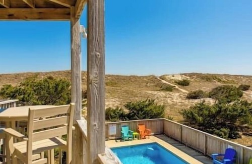 Waves Casa | OBX Pool Beachfront Hot Tub 5Bed Volleyball Arcade