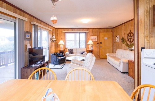 Kitty Hawk Casa | OBX - Relax in Well Maintained Beach House 200 Yards From the Beach