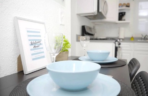 Southwest Anaheim Casa | OC Shack- 8 mins from Disneyland★Beach!Restaurants