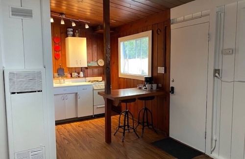 Point Loma Heights Apartamento | Ocean Beach #3, Breeze, Retro/Cozy, Studio Cottage only 3 blocks to beach!⛱