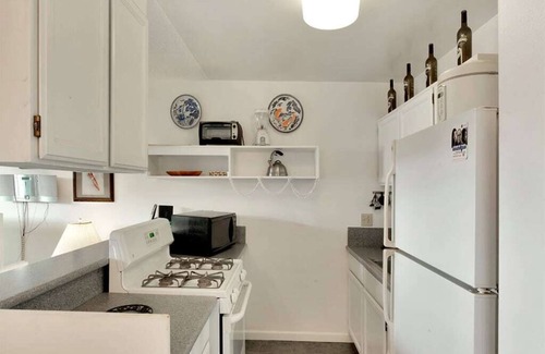 Kaunakakai Condominio | ¡Felicidad del Océano Pacífico! Lanai, cocina completa, ventiladores de techo, televisión por cable - Molokai Shores 203