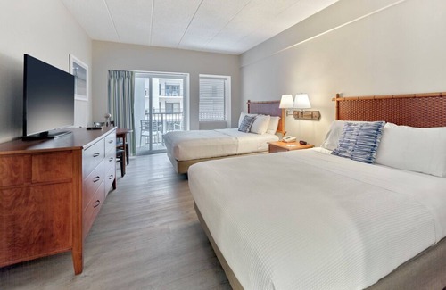 Rehoboth Beach Hotel | Ocean block 1 bedroom on the boardwalk in Rehoboth Beach. Elevator- Free Parking