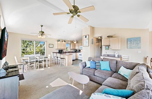 Barnegat Light Casa | Ocean block single family in Barnegat Light with views of Old Barney