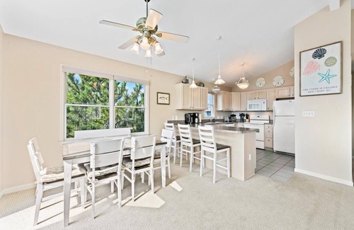 Barnegat Light Casa | Ocean block single family in Barnegat Light with views of Old Barney