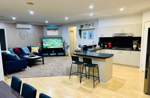 Ocean Grove Casa | Ocean Breeze Family Getaway - Short drive to Beach, Wineries, Adventure Park