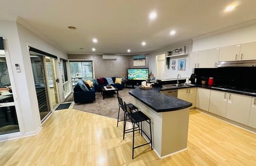 Ocean Grove Casa | Ocean Breeze Family Getaway - Short drive to Beach, Wineries, Adventure Park