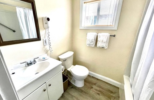 South Yarmouth Hotel | Ocean Breeze Motel - Standard King
