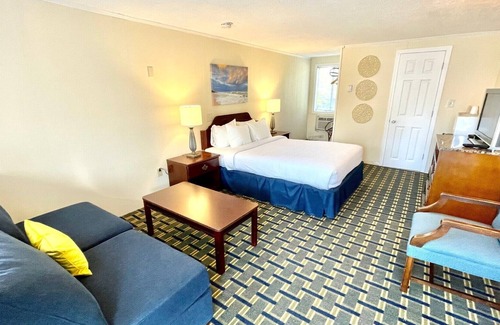 South Yarmouth Hotel | Ocean Breeze Motel - Standard Queen