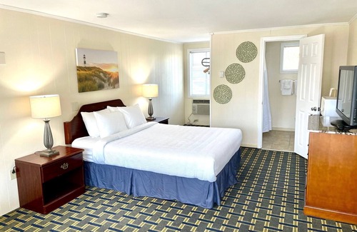 South Yarmouth Hotel | Ocean Breeze Motel - Standard Queen
