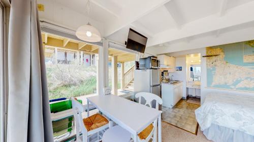 North Truro Hotel | Ocean Breeze Retreat