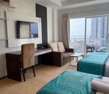 Kudapaduwa Apartamento | Ocean Breeze Seaview Studio by AquaBlu
