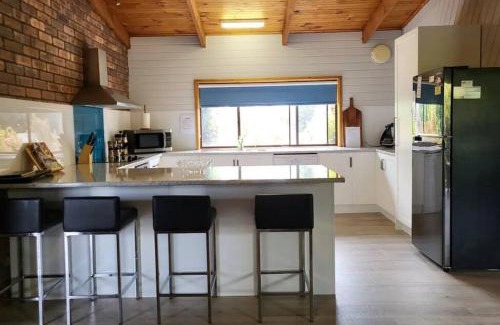 Scamander Casa | Ocean Breeze - Sleeps 12 - Pet Friendly