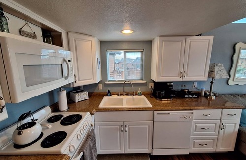 Smith River Cabina | Ocean Cabin 23 is a cozy seaside bungalow with loft, limited ocean views, and private beach. Hot tub temporarily unavailable