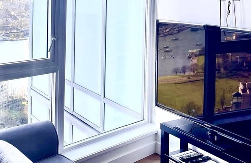 Granville Island Apartamento | Ocean/city/mountain view /AC/free parking/1 BR