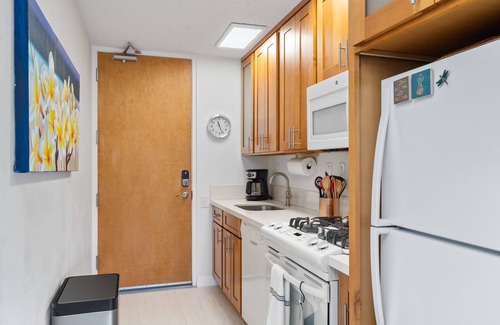 Diamond Head - Kapahulu - St. Louis Condominio | ¡Vistas al océano y Diamond Head desde el extremo tranquilo de Waikiki Beachfront!