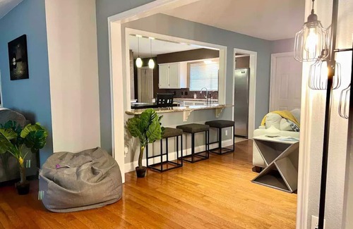 Bay Area Casa | Ocean Dr Gem! Walk 2 Bay & Downtown. Spacious!