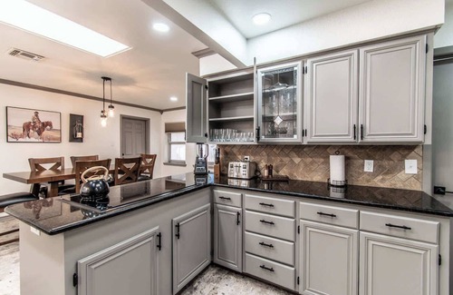 Bay Area Casa | Ocean Dr Sleeps 19 with Hot Tub & Game Room