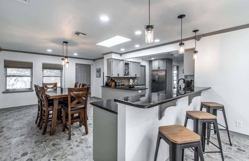 Bay Area Casa | Ocean Dr Sleeps 19 with Hot Tub & Game Room