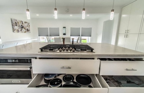 Bay Area Casa | Ocean Drive Splendor Awaits
