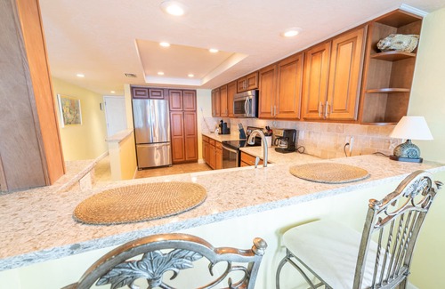 Indian Harbour Beach Condominio | Ocean front corner unit with quiet beach
