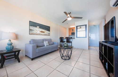 Solimar Apartamento | OCEAN FRONT 1BR w/ Pool & Parking @ Luquillo BEACH