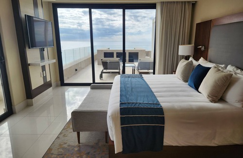 San Jose del Cabo Complejo | Ocean Front 3 Bdrm Penthouse at the beautiful Villa La Valencia.