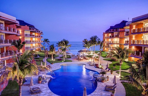 San Pedro Mixtepec Condominio | Ocean Front 3 Bedroom Penthouse with Resort Amenities Overlooking the Pacific!