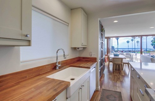 South Mission Beach Casa | Ocean Front * 3 Water View Patios * A/C