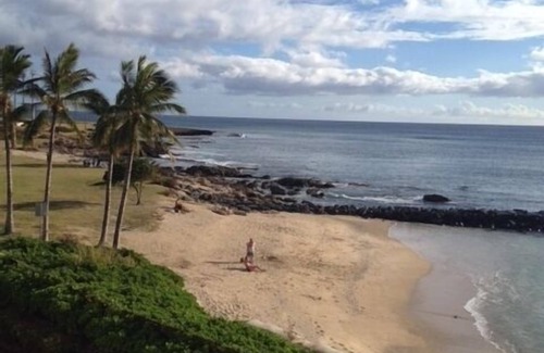 Makaha Condominio | AAA Asequible, Hermosa. Condominio romántico frente al mar