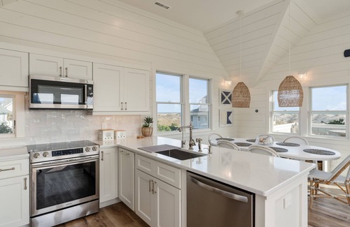 Flora's Bluff Casa | Ocean Front Cottage 2023 Total Renovation Pet Friendly 5 Star Home BHI Club