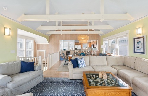 South Beach Casa | Ocean Front Cottage Pet Friendly with Bhi and Shoals Clubs