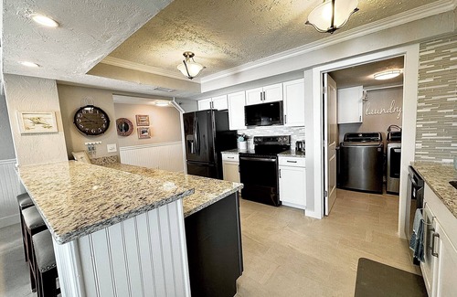 Daytona Beach Shores Condominio | OCEAN FRONT - Completely renovated ocean front condo with amazing sunrise views!