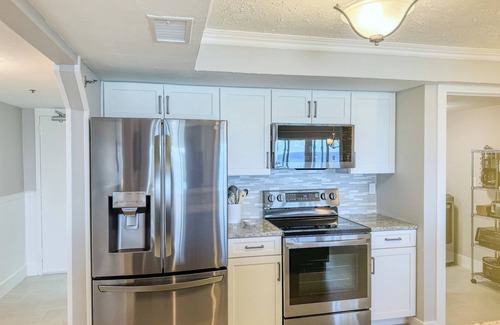 Daytona Beach Shores Condominio | OCEAN FRONT - Completely renovated ocean front condo with amazing sunrise views!