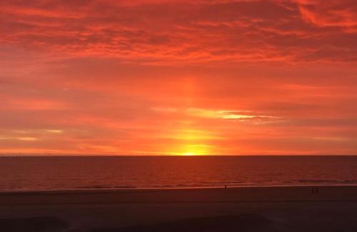 Hampton Casa | Ocean Front condo in the heart of Hampton Beach
