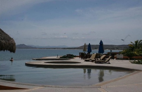 Los Barriles Apartamento | Ocean Front Condo Villas De Cortez Resort, con vistas a piscina.