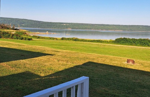 Troy Cabaña | Ocean front cottage on ceilidh trail. 5 min to Port Hawkesbury.