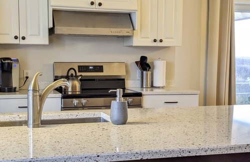 Sydney Mines Casa | Ocean front Cranberry Cottage. Close-NFLD FERRY, Cabot Trail, Baddeck, Louisburg