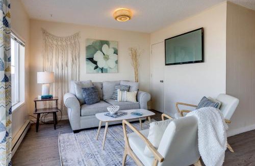 South Beach Casa | Ocean Front Duplex with Views! Dog Friendly -Surfside Cottage South