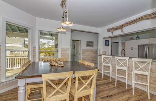 Flora's Bluff Casa | Ocean front home, access to both clubs and large porches! Breaking Point