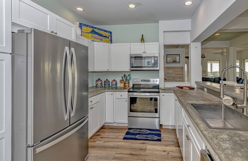Flora's Bluff Casa | Ocean front home, access to both clubs and large porches! Breaking Point