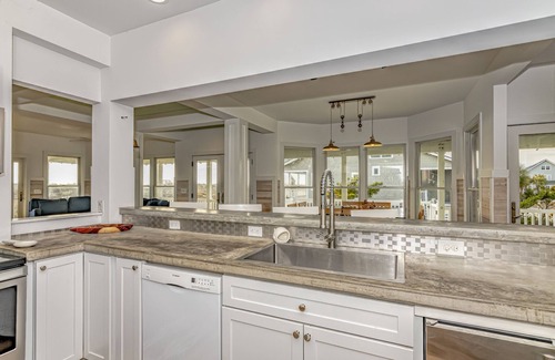 Flora's Bluff Casa | Ocean front home, access to both clubs and large porches! Breaking Point