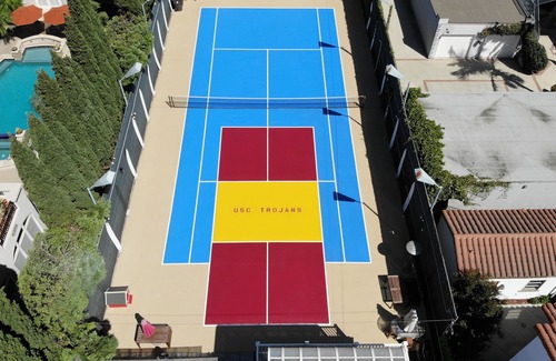 Bluff Park Casa | Casa frente al mar con patio de tenis privado.