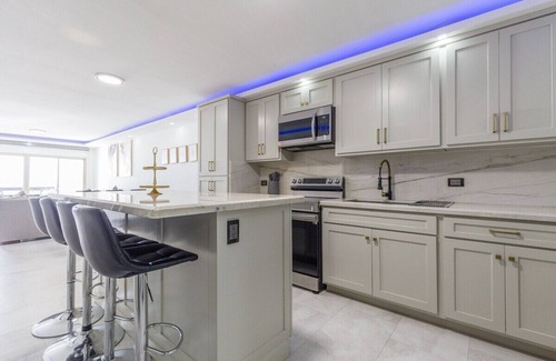 Laguna Shores Condominio | Ocean Front King Suites/Sleeps12/POOLS/WI-FI