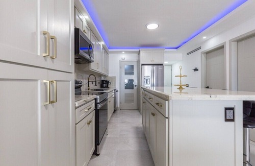 Laguna Shores Condominio | Ocean Front King Suites/Sleeps12/POOLS/WI-FI
