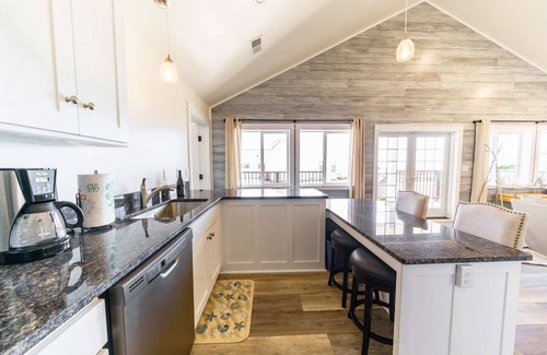 Crescent City North Casa | Ocean "Front" Lux, 3 Living Rooms: SeaView House