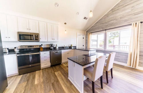 Crescent City North Casa | Ocean "Front" Lux, 3 Living Rooms: SeaView House