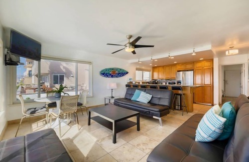 Mission Beach Casa | Justo en el famoso paseo marítimo de Mission Beach, 180 grados con vista completa al mar, estacionamiento para 3 autos