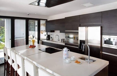 Fryes Beach Villa | Apartamento frente al mar moderno de tres habitaciones