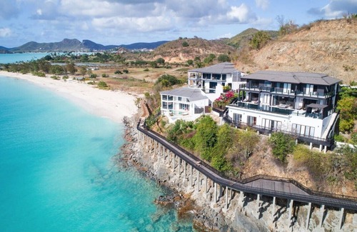 Fryes Beach Villa | Apartamento frente al mar moderno de tres habitaciones